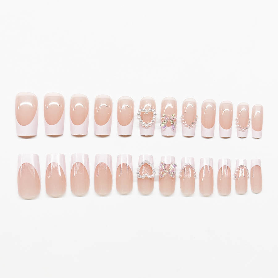 Kunstnagelset mit eleganten Perlen- und 3D-Blumenverzierungen Brehn