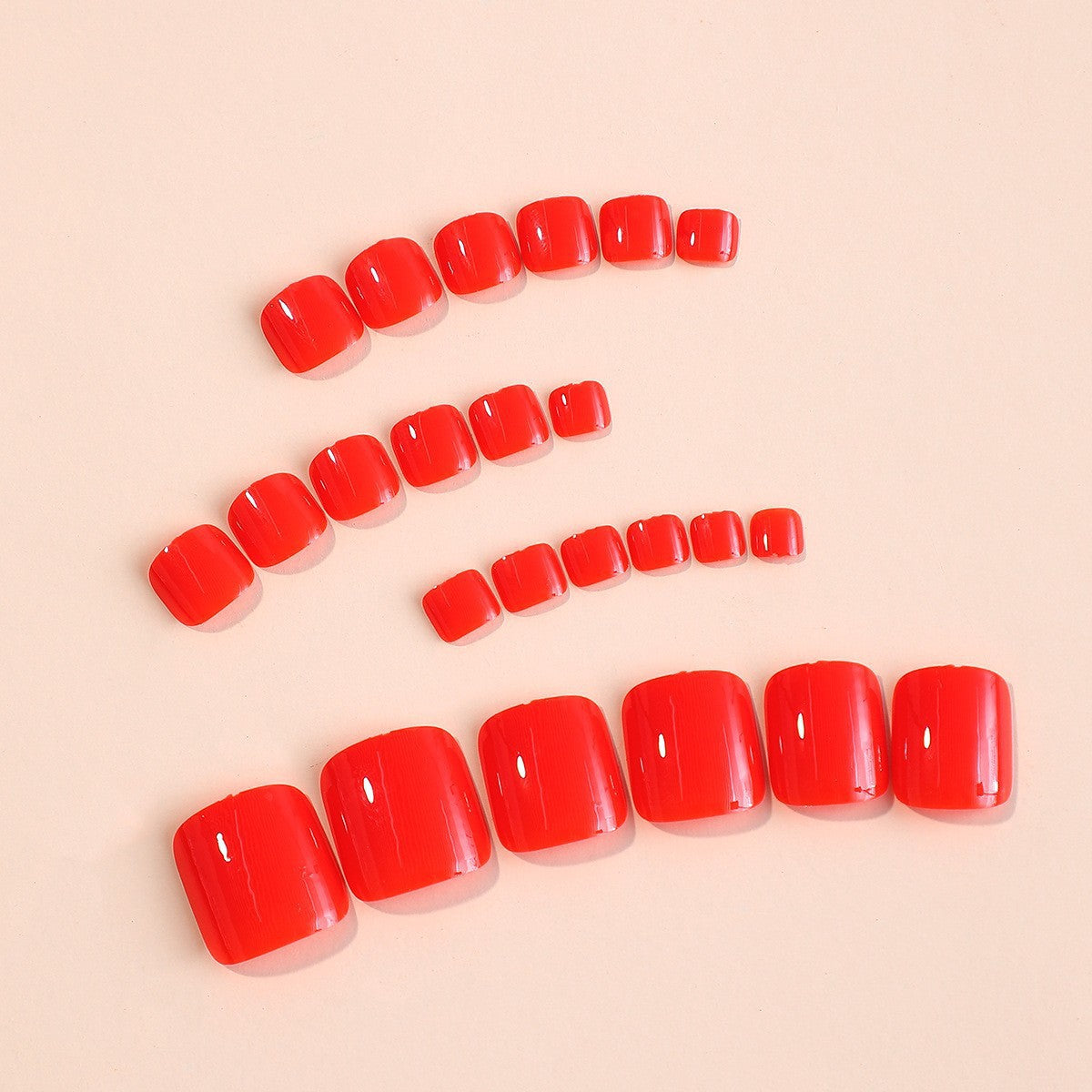 Kunstnagelset in strahlendem Rot Brehn