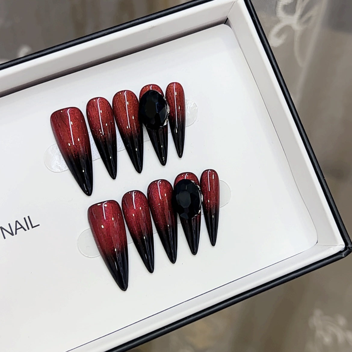 Künstlerisches von der Gothik inspiriertes Press-On-Nagelset Brehn