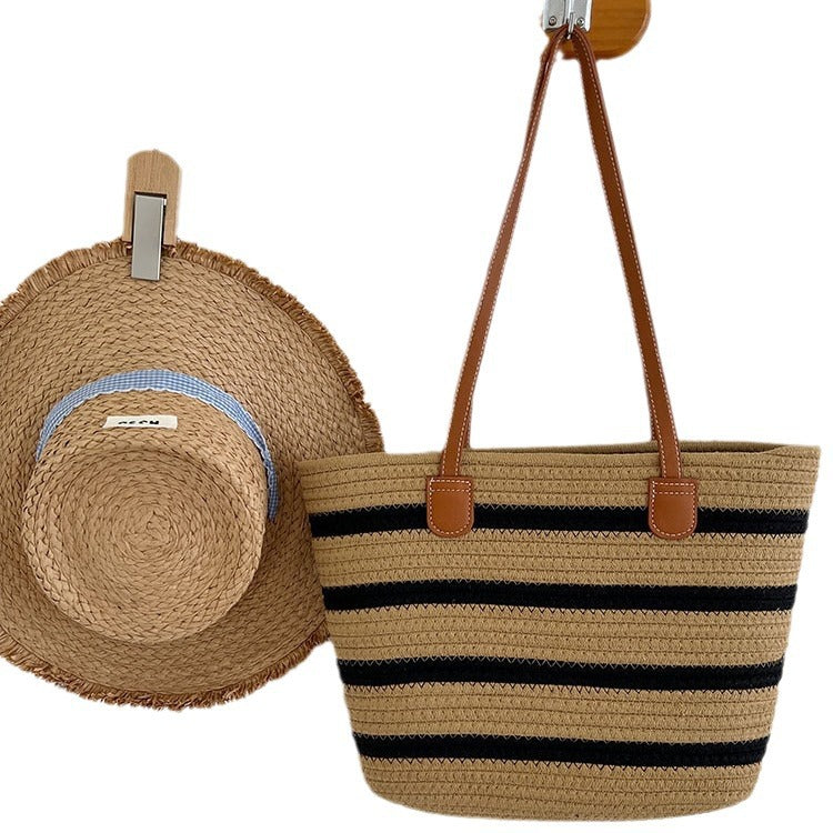 Stylische Strohtasche mit Kontrastierenden Streifen Brehn