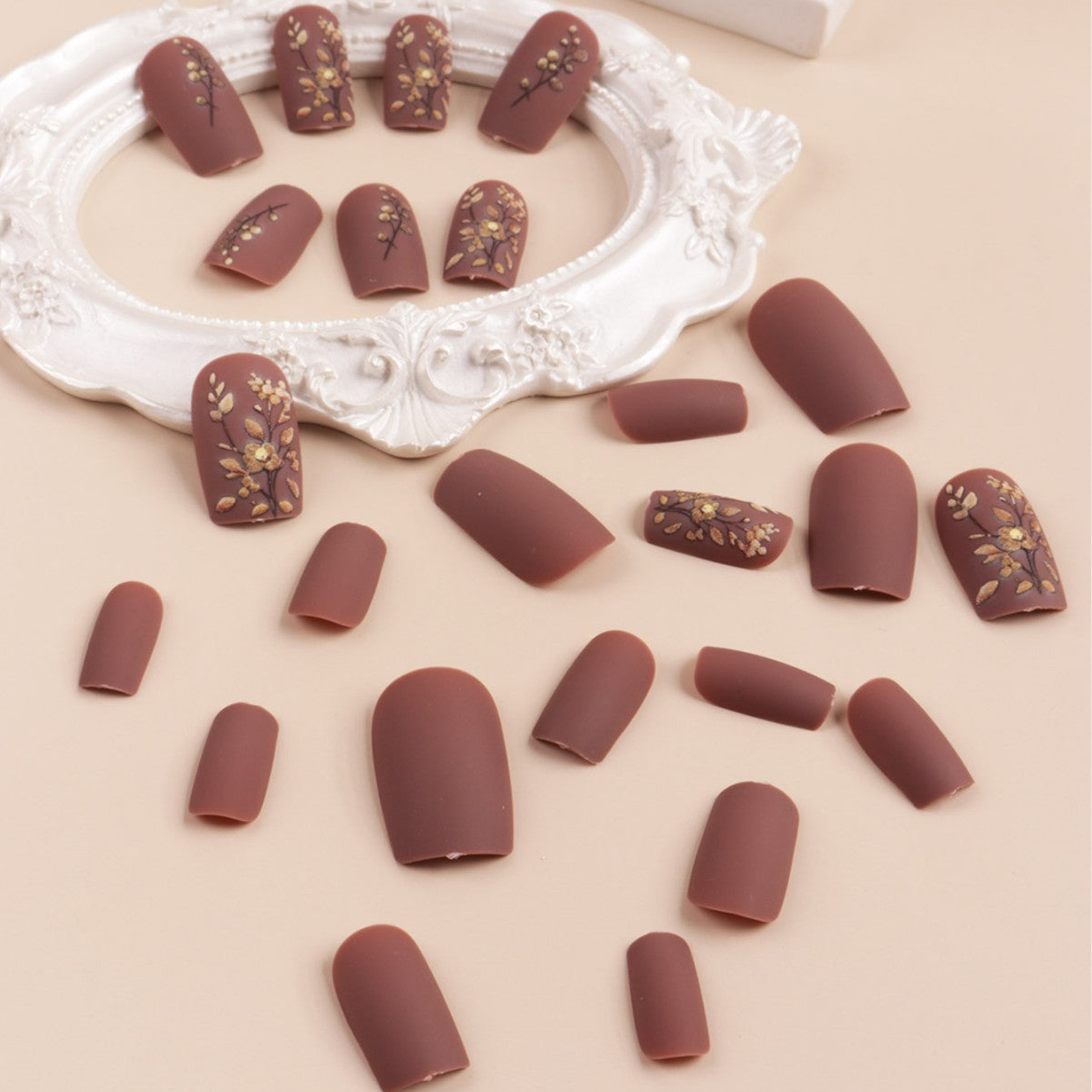 Künstlerische Nagelkunst Brehn