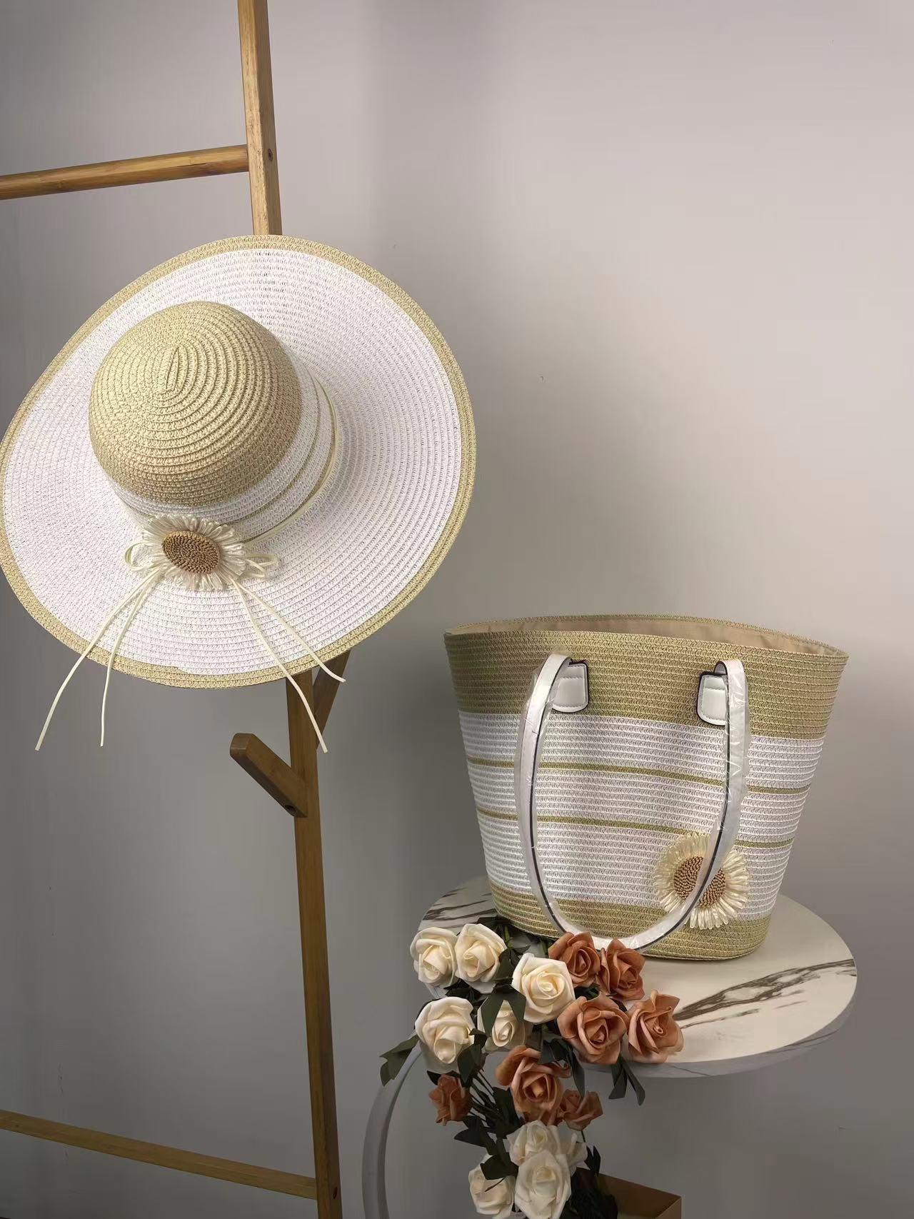 Elegante Strandtasche mit Zugehörigem Sonnenhut Brehn