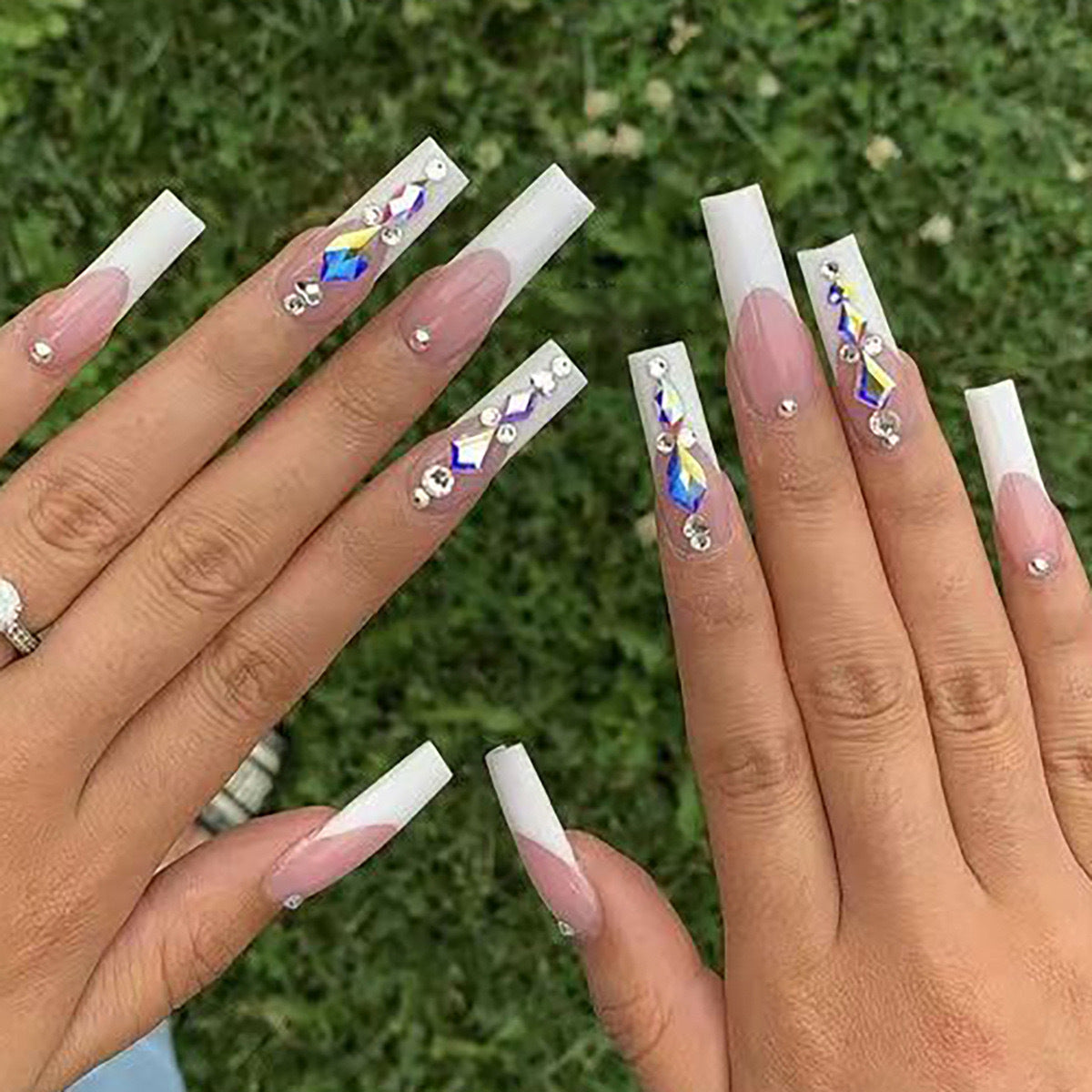 Kunstnagelset mit glamourösen Strass- und 3D-Verzierungen Brehn
