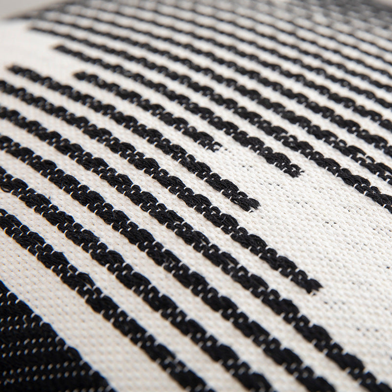 Rechteckiger Jacquard-Lumbarkissenbezug mit geometrischem Ethno-Relief und dekorativen Quasten Brehn