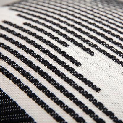 Rechteckiger Jacquard-Lumbarkissenbezug mit geometrischem Ethno-Relief und dekorativen Quasten Brehn