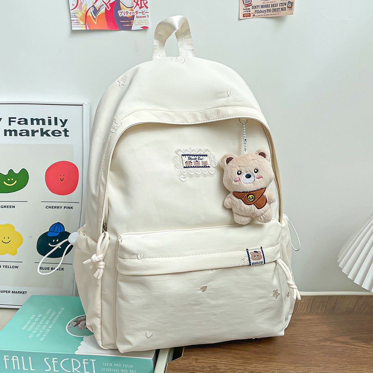 Stylischer backpack mit floralem Schmuck Brehn