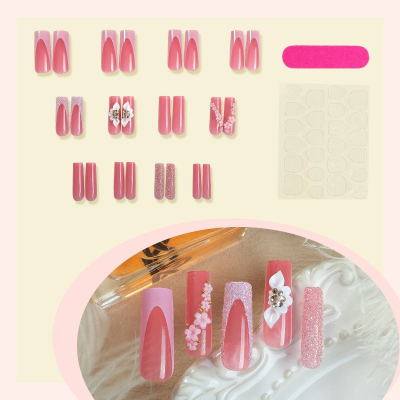 Kunstnagelset mit romantischen Blüten- und Glitzerelementen Brehn