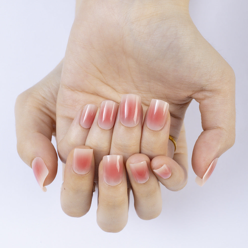 Natürliche Gel-Kunstnägel mit Hochglanz-Finish Brehn
