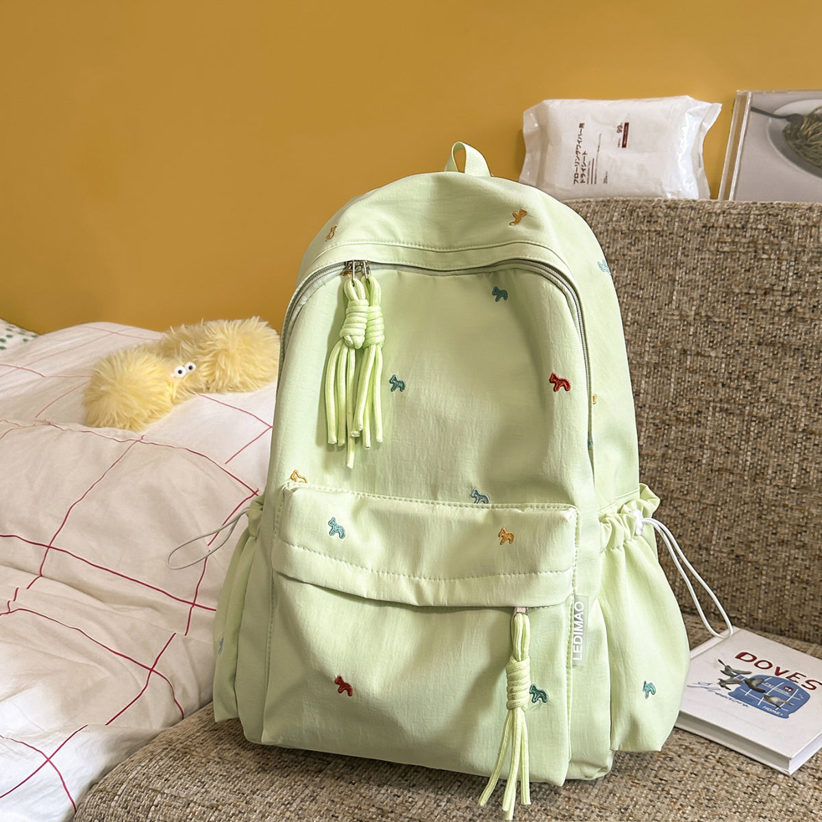 Stylischer backpack mit floralem Schmuck Brehn