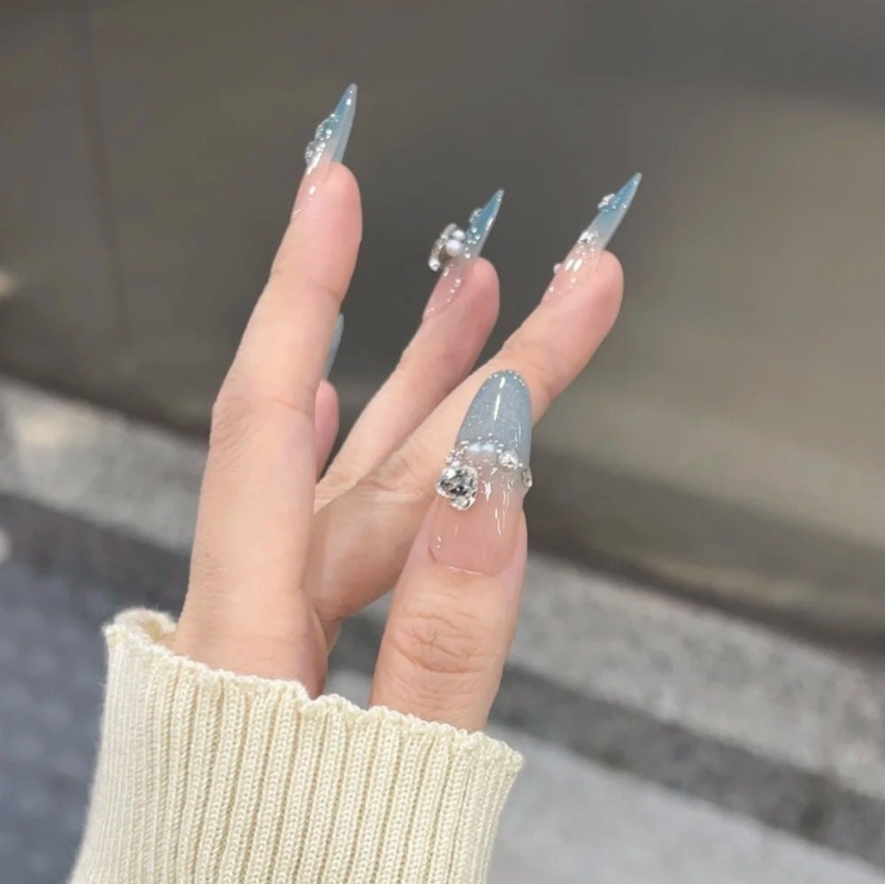 Elegantes Press-On-Nagelset mit Strassakzenten Brehn