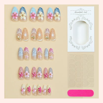 Kunstnagelset mit floralen Designs und eleganten Akzenten Brehn