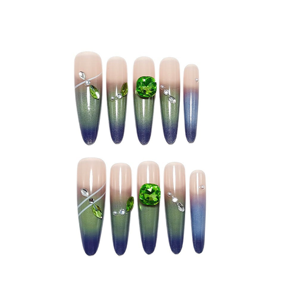 Kunstnägel mit Elegantem Ombre-Design und Funkelnden Akzenten Brehn