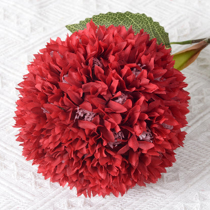 Dekorativer Seidenblumenstrauß