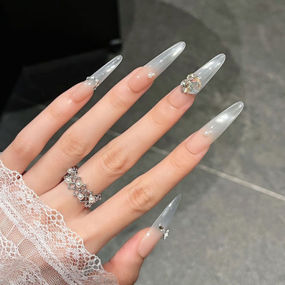 Luxuriöse mit Kristallen besetzte Press-On Nail Extensions Brehn