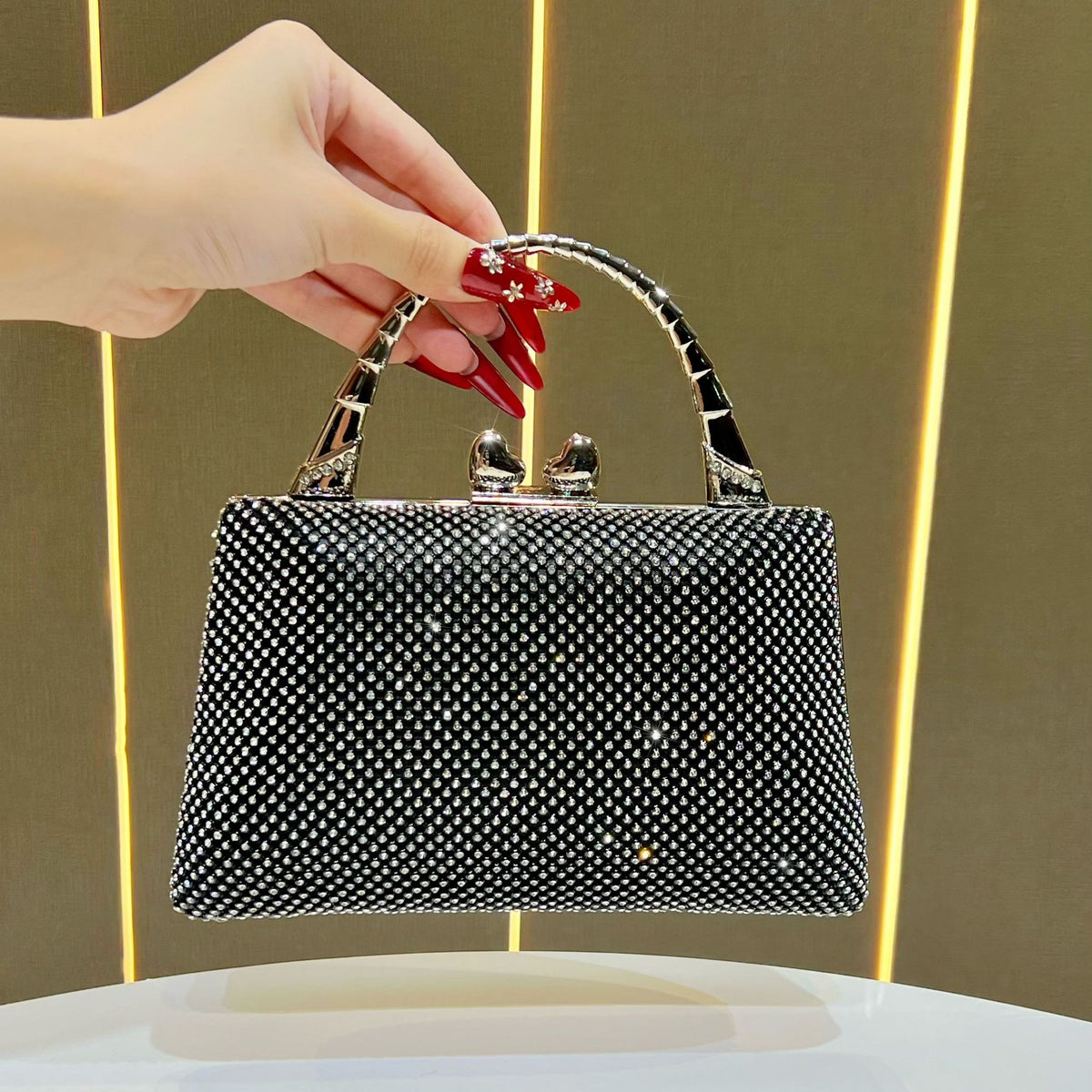 Kristallbesetzte Abendhandtasche