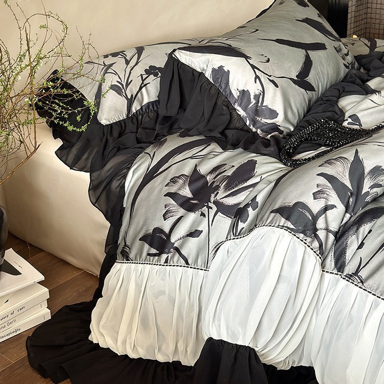 Romantischer Bettbezug mit gerafftem Volant, Chiffon-Rüschensaum und großfloralem Print