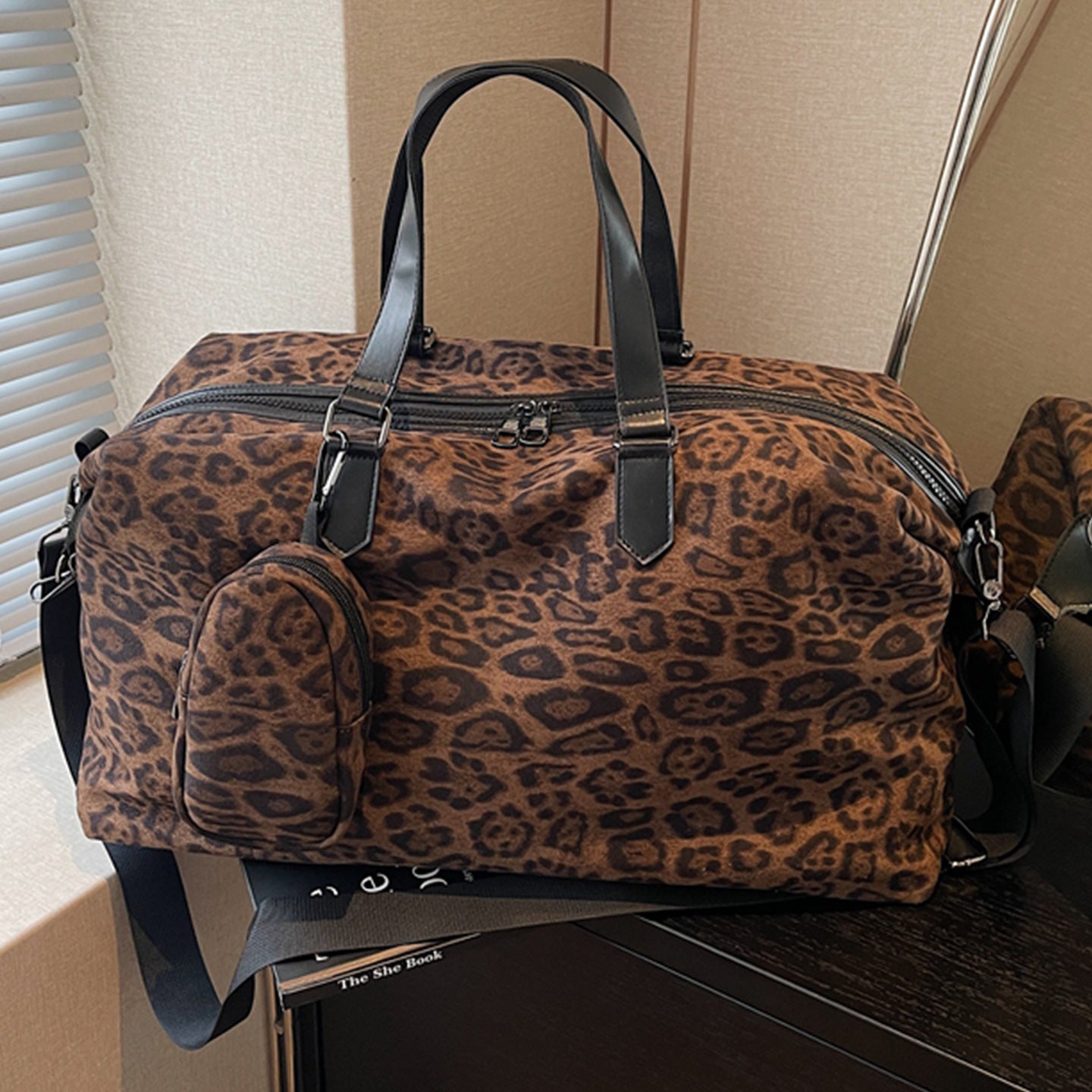 Wochenend-Reisetasche Im Modischen Leopardenmuster Brehn
