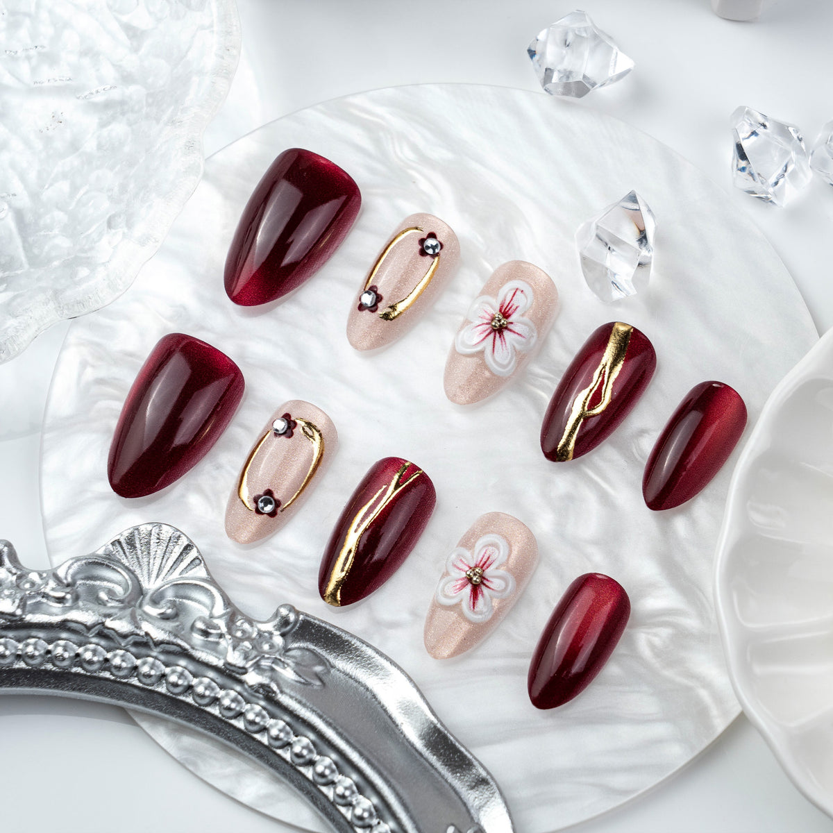 Künstlerisches floral verziertes Press-On-Nagelset Brehn