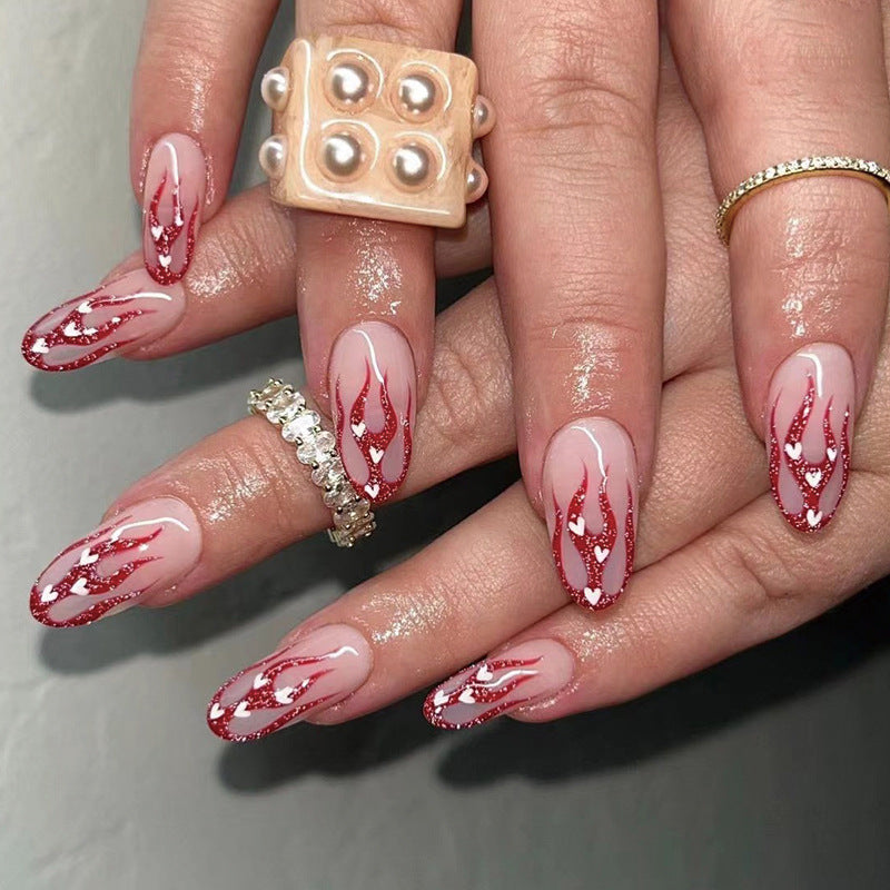 Künstliche Nagelkunst mit romantischem Herz- und Flammen-Design Brehn