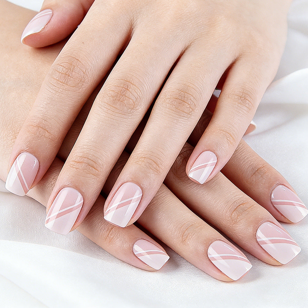 Elegantly gestaltetes geometrisches Nagelkunst-Set Brehn