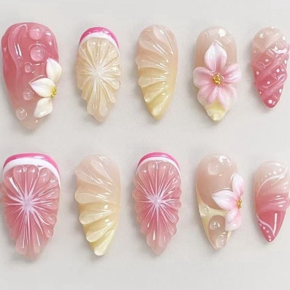 Kunstvoller Nagelspitzen Set mit Blattakzenten Brehn
