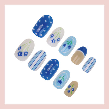 Kunstnagelset mit floralen und gestreiften Designs Brehn