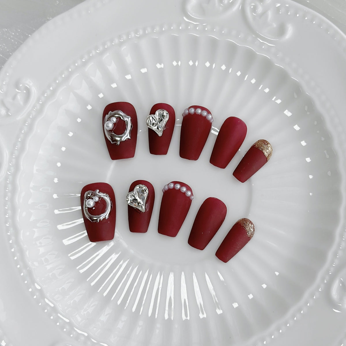 Dekoratives Mattes Press-On Nagelkunst Set