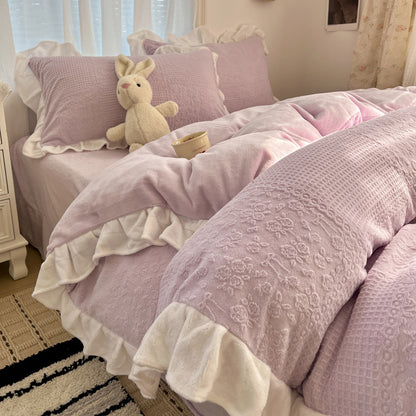 Plüschgeprägtes Velvet-Feeling Rüschende Bettwäsche-Set mit Rüschkissenbezügen