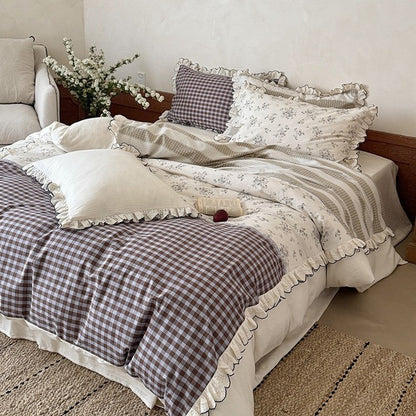 Patchwork-Bettgarnitur im Vintage-Landhausstil mit Volant und Spitzenkante