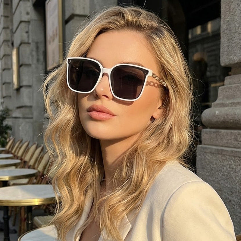 Damen Modische Sonnenbrille mit edlem Kettenrahmen Brehn