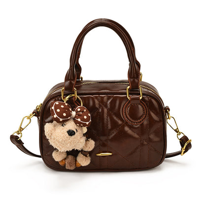 Gepolsterte Mini-Handtasche mit Plüsch-Schlüsselanhänger