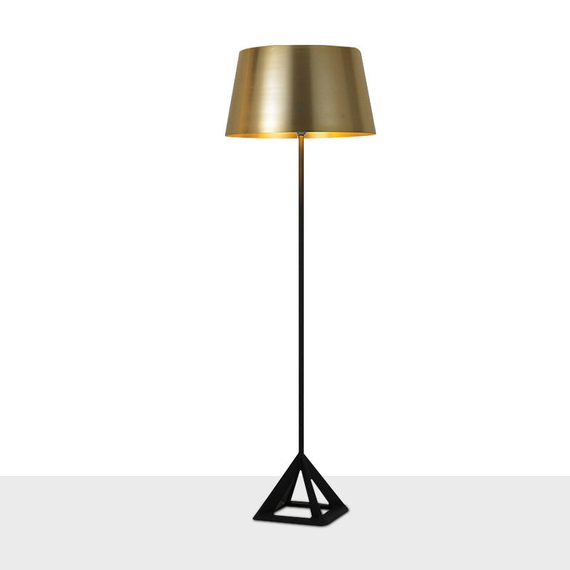 Elegante Tischlampe mit geometrischem Fuß