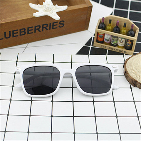 Damen moderne quadratische Sonnenbrille mit minimalistischer Rahmenstruktur Brehn