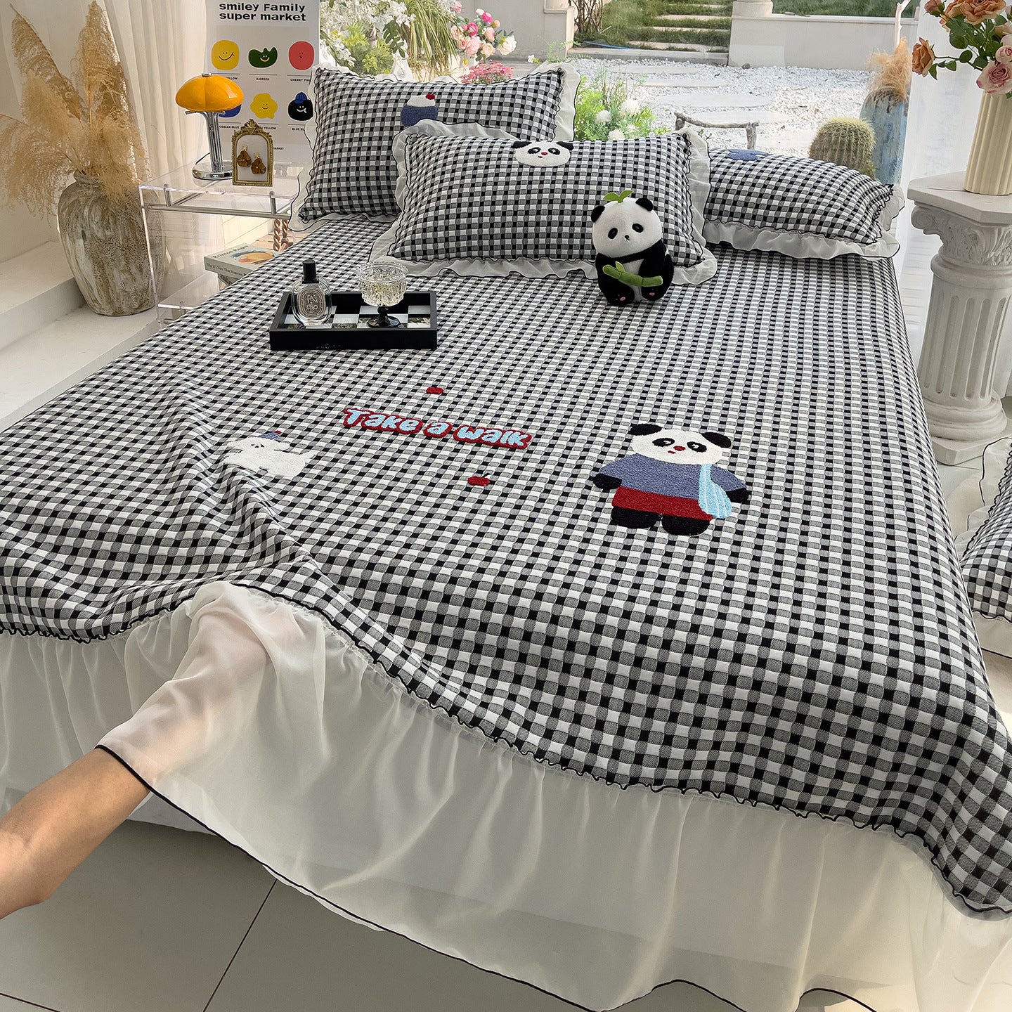 Damen Kuscheldecke mit verspieltem Panda-Motiv und hochwertiger Baumwolloberfläche Brehn