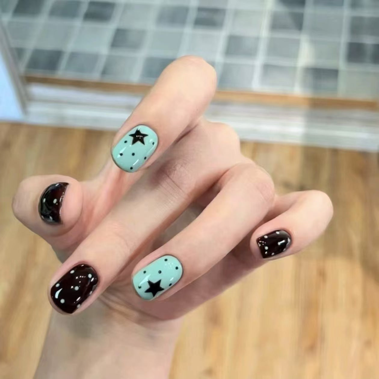Trendige Grafik Nagelkunst Set Brehn