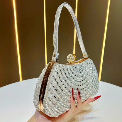 Dekorative mit Kristallen besetzte abendliche Handtasche