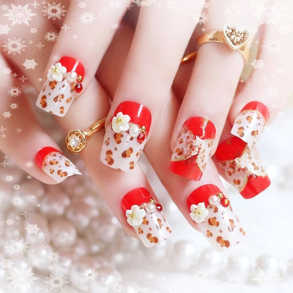 Künstlerisches Press-On-Nagelset mit floralen und tierischen Druckdesigns