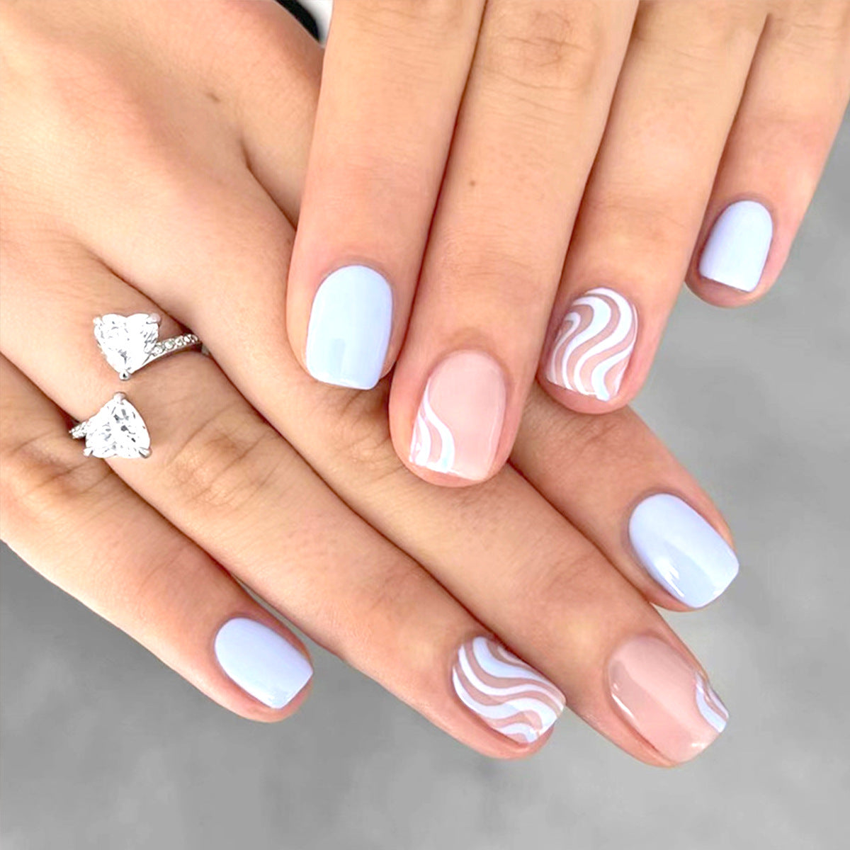Floral Wave Design Press-On Nagelkunst Brehn