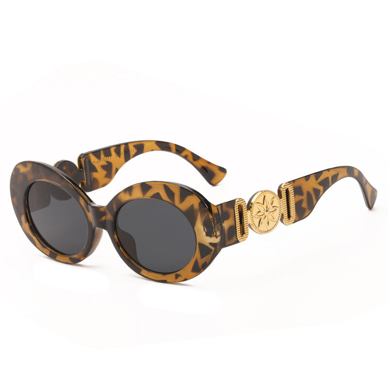 Damen modische Sonnenbrille mit auffälligen goldenen Akzenten Brehn