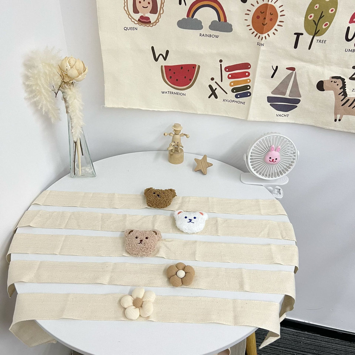 Plüsch Bären Gardinenband mit elastischer Schlaufe und weichem Teddygesicht