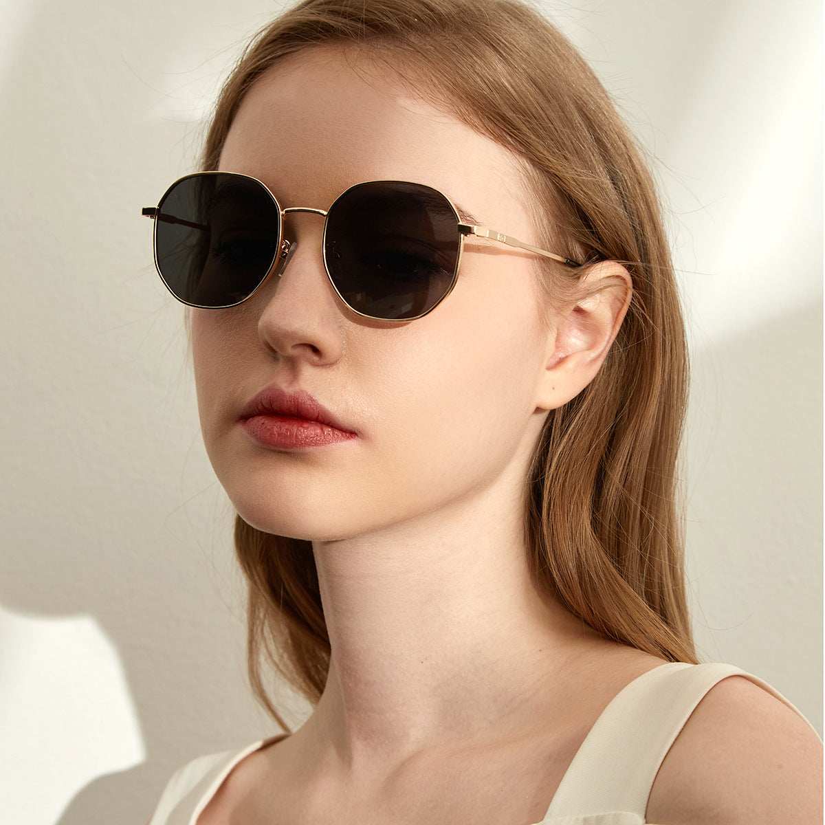 Damen elegante Sonnenbrille mit auffälliger Rahmenstruktur Brehn