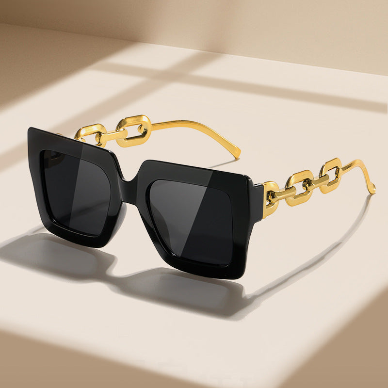 Damen Modische Sonnenbrille mit einzigartigem rechteckigen Rahmen und Kettendetails Brehn