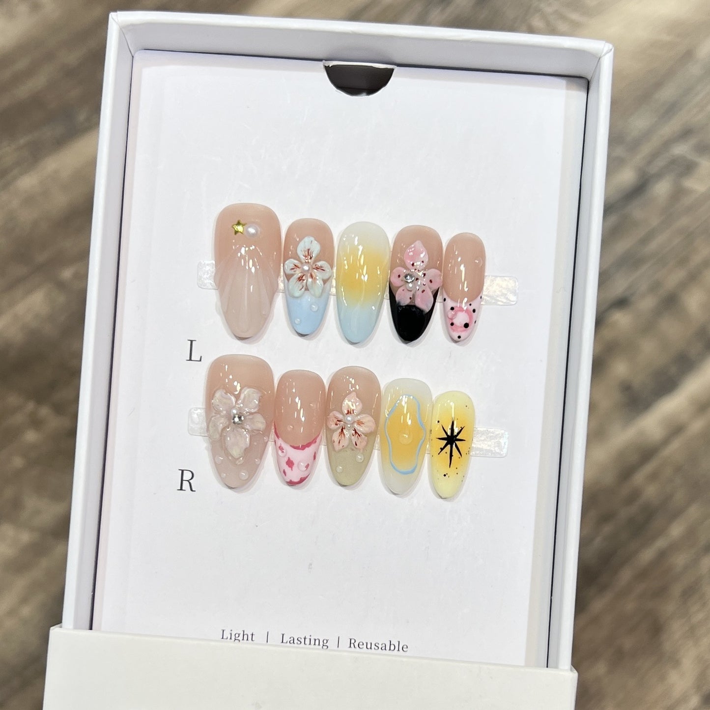 Künstlerisches Floral Press-On Nagelkunst Set Brehn