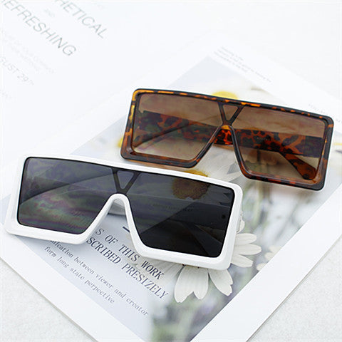 Damen Oversized Sonnenbrille im avantgardistischen Design Brehn