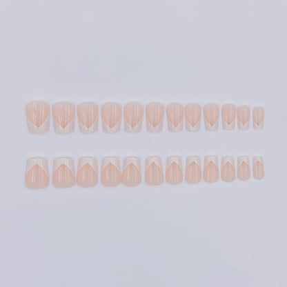 Elegantes Chevron French Tip Nagelset