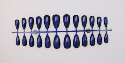 Kunstnagelset mit schimmernden Designs Brehn