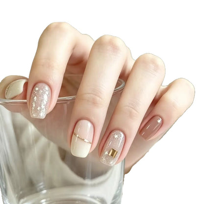 Glitzernde Nagelkunstverlängerungen