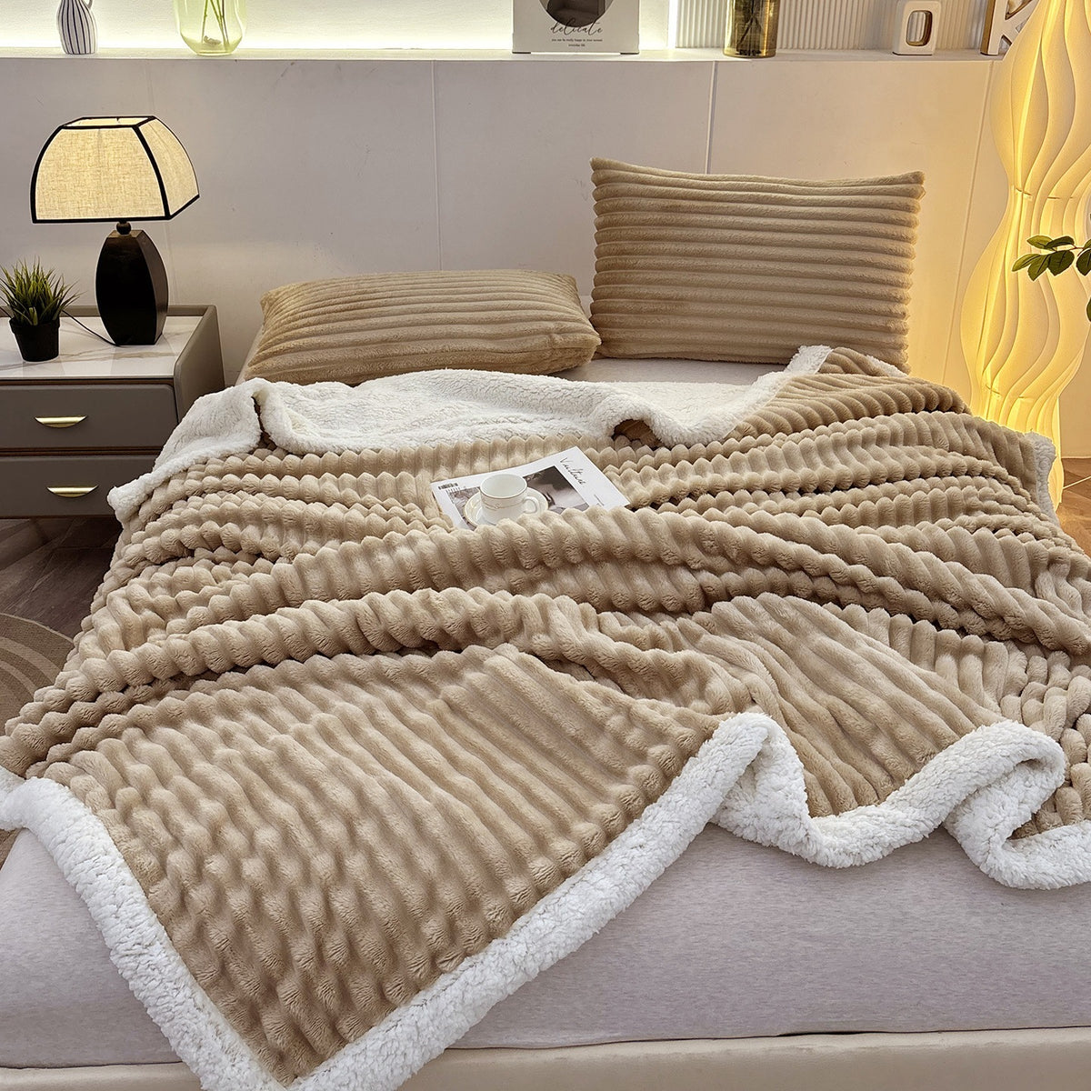Luxuriöse Plüsch Streifen Fleece Decke