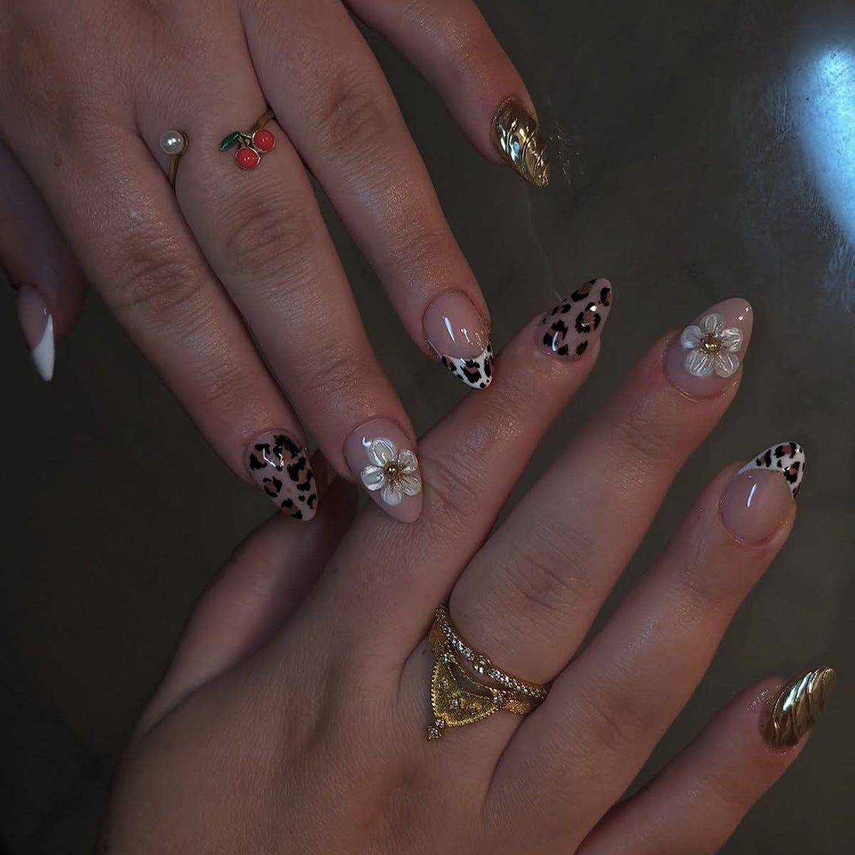 Kreatives Kunstnagelset mit floralen und tierischen Akzenten Brehn