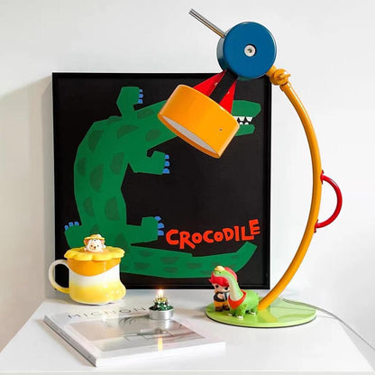 Kreative Schreibtischlampe mit verstellbarem Arm